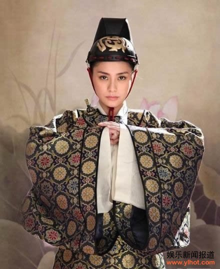 阿娇女官扮相帅气